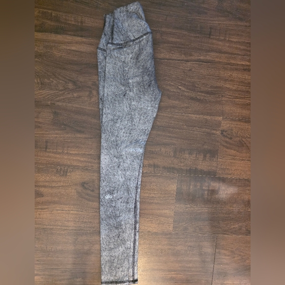 ALO Yoga Heathered Gray Crackle High-Waist Leggings - Picture 2 of 3